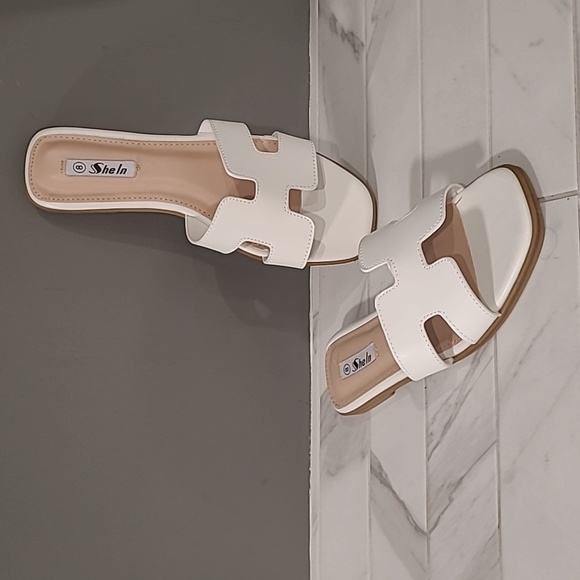 White sandals - Picture 2 of 5